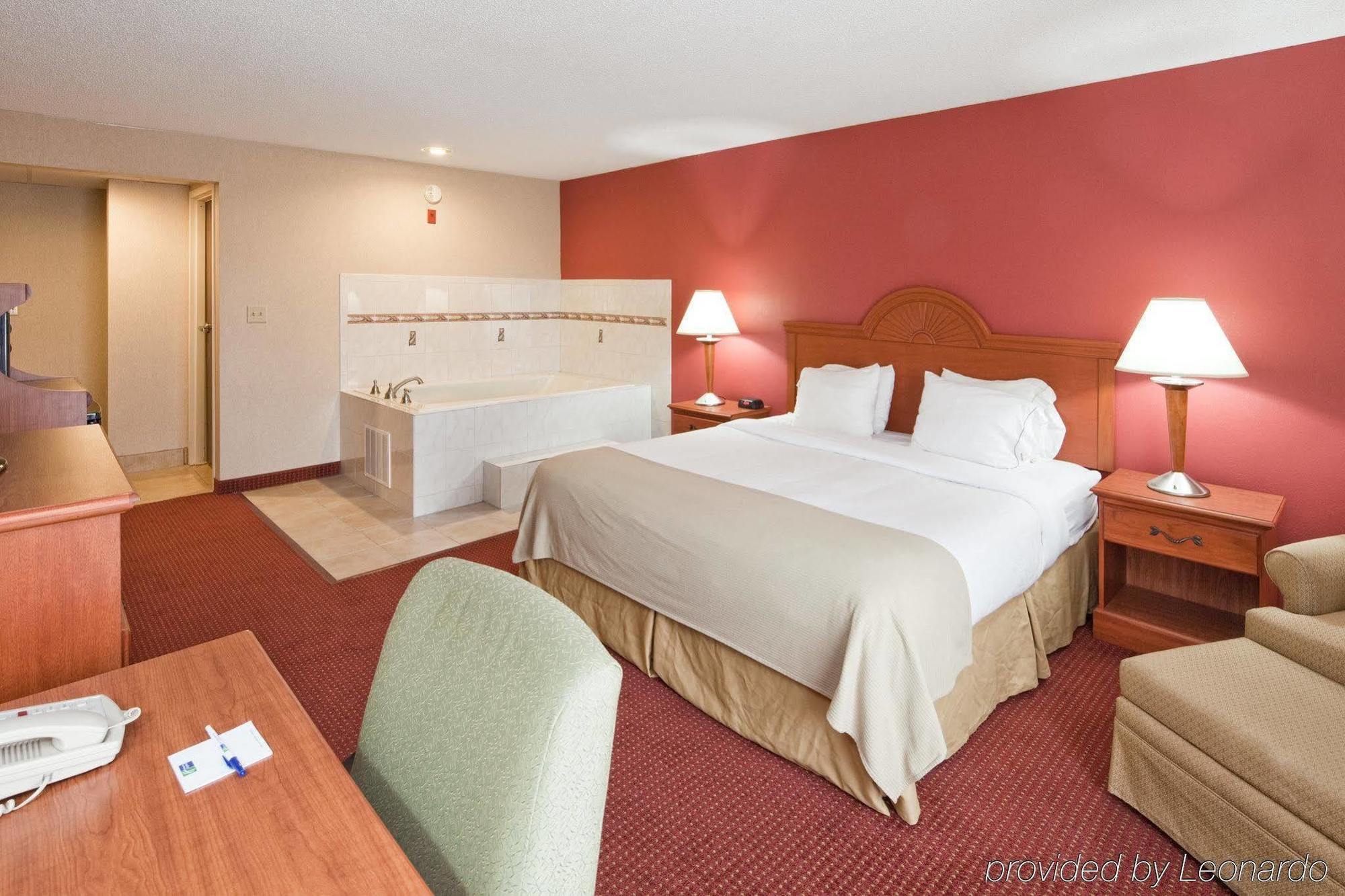Quality Inn & Suites Lawrenceburg Exteriér fotografie