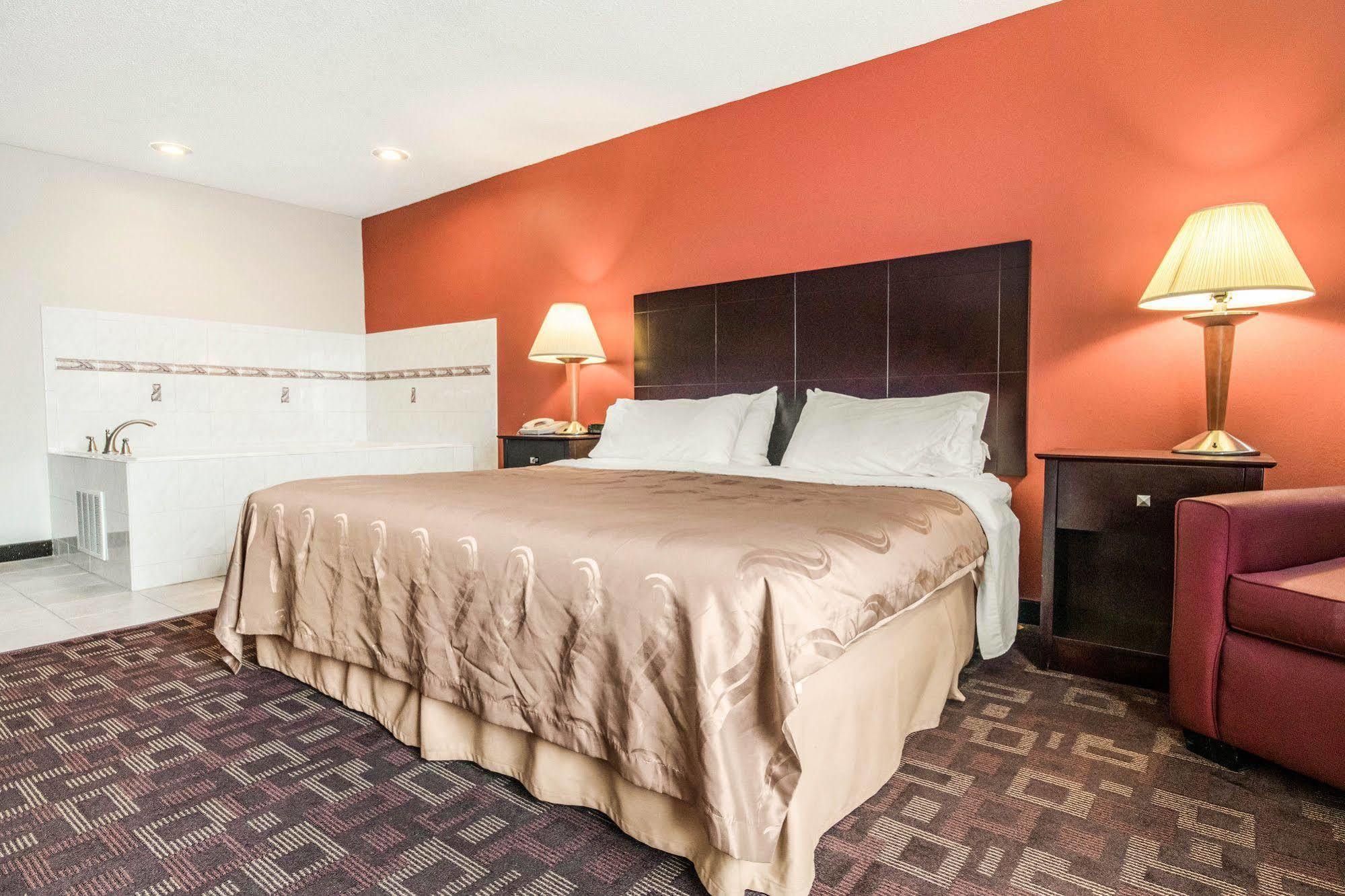 Quality Inn & Suites Lawrenceburg Exteriér fotografie
